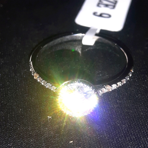 🍁 3 for 28 - Size 9 - Dainty Circle Ring - NWT - Picture 3 of 3